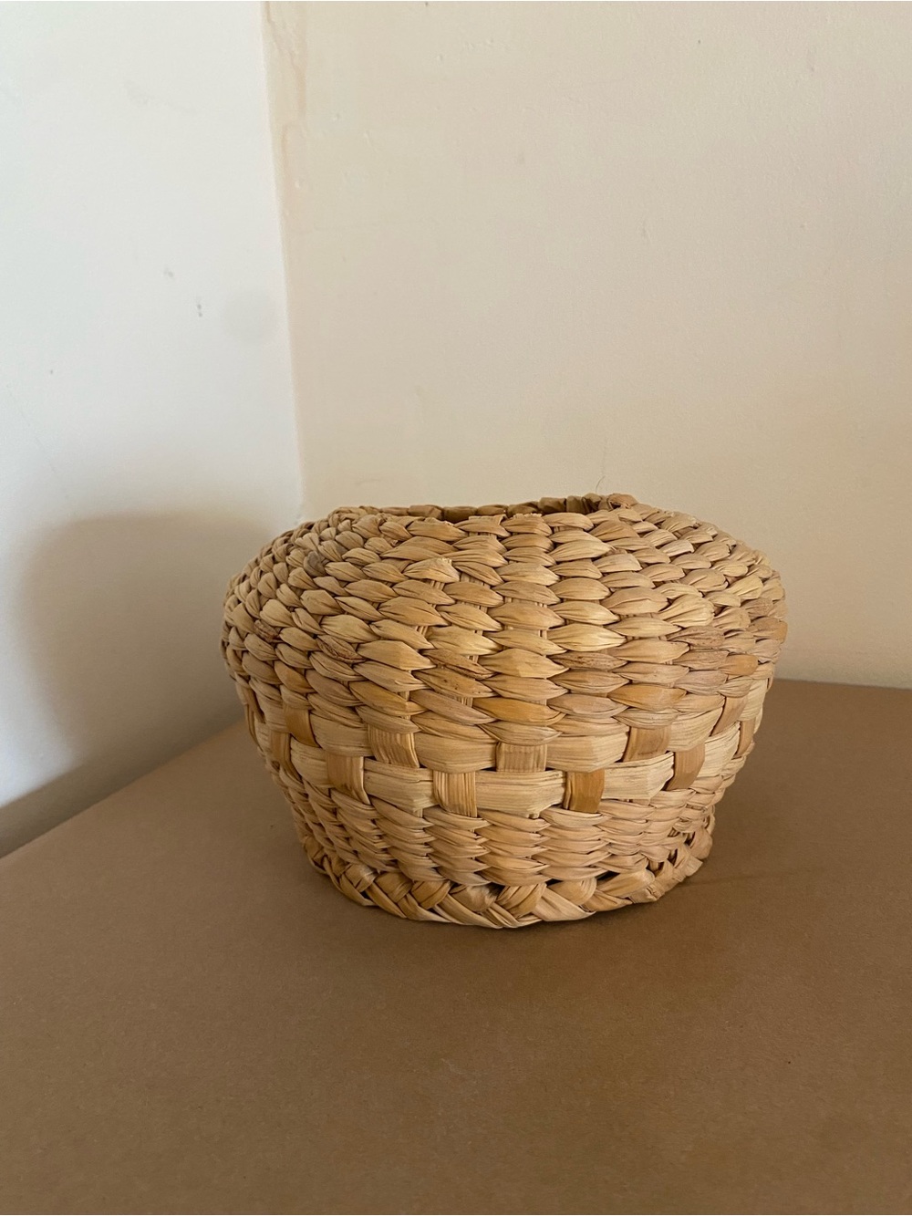 Woven Natural Seagrass wicker Storage Basket Natural, Vase shape bulbous , tan